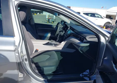 2019 Toyota Camry Hybrid Le z USA, uszkodzony, nr VIN 4T1B31HK5KU517314